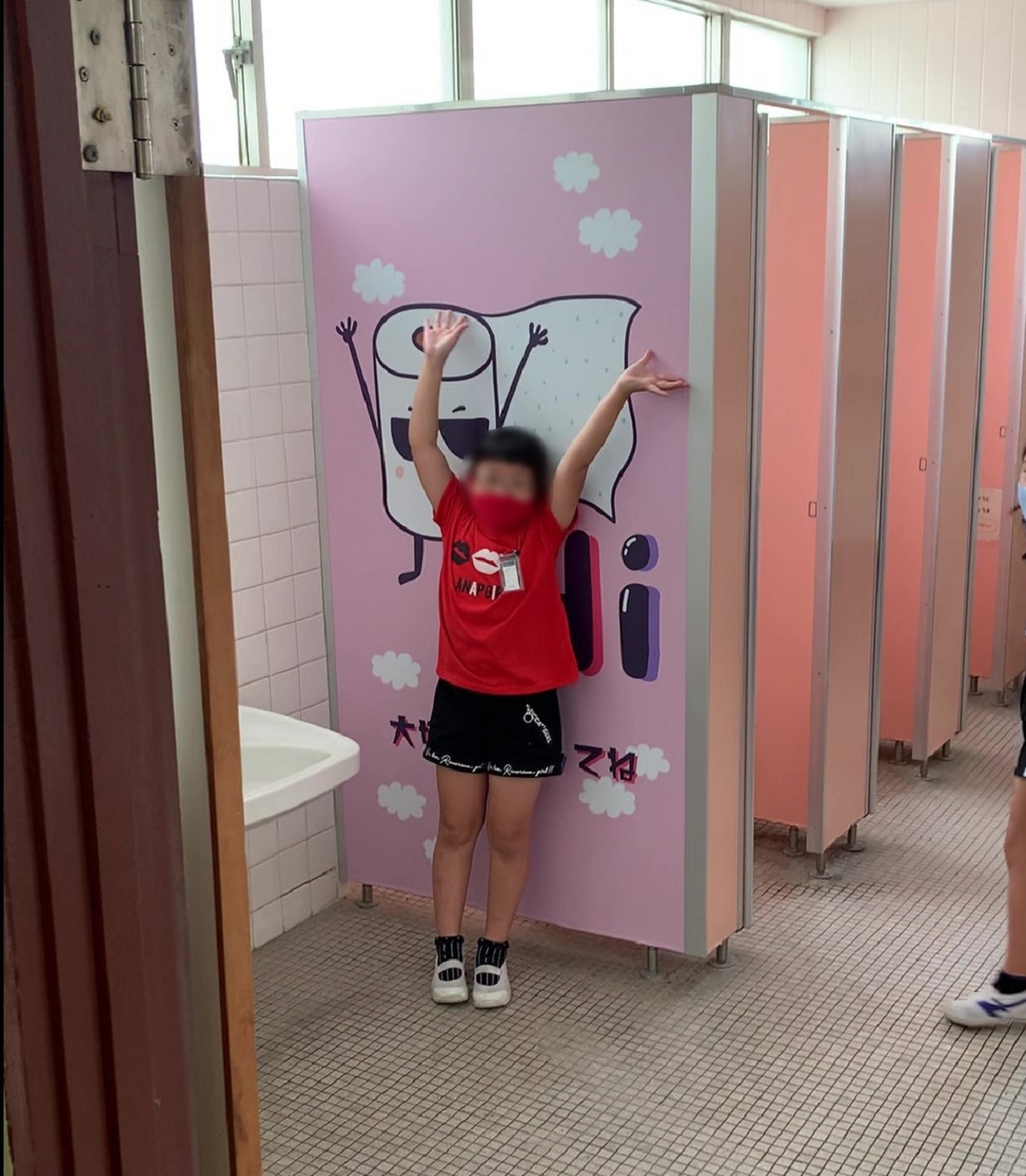 女子小学生厕所 トイレで子供たちを笑顔に！ - KAWAYA-DESIGN | 石和設備工業